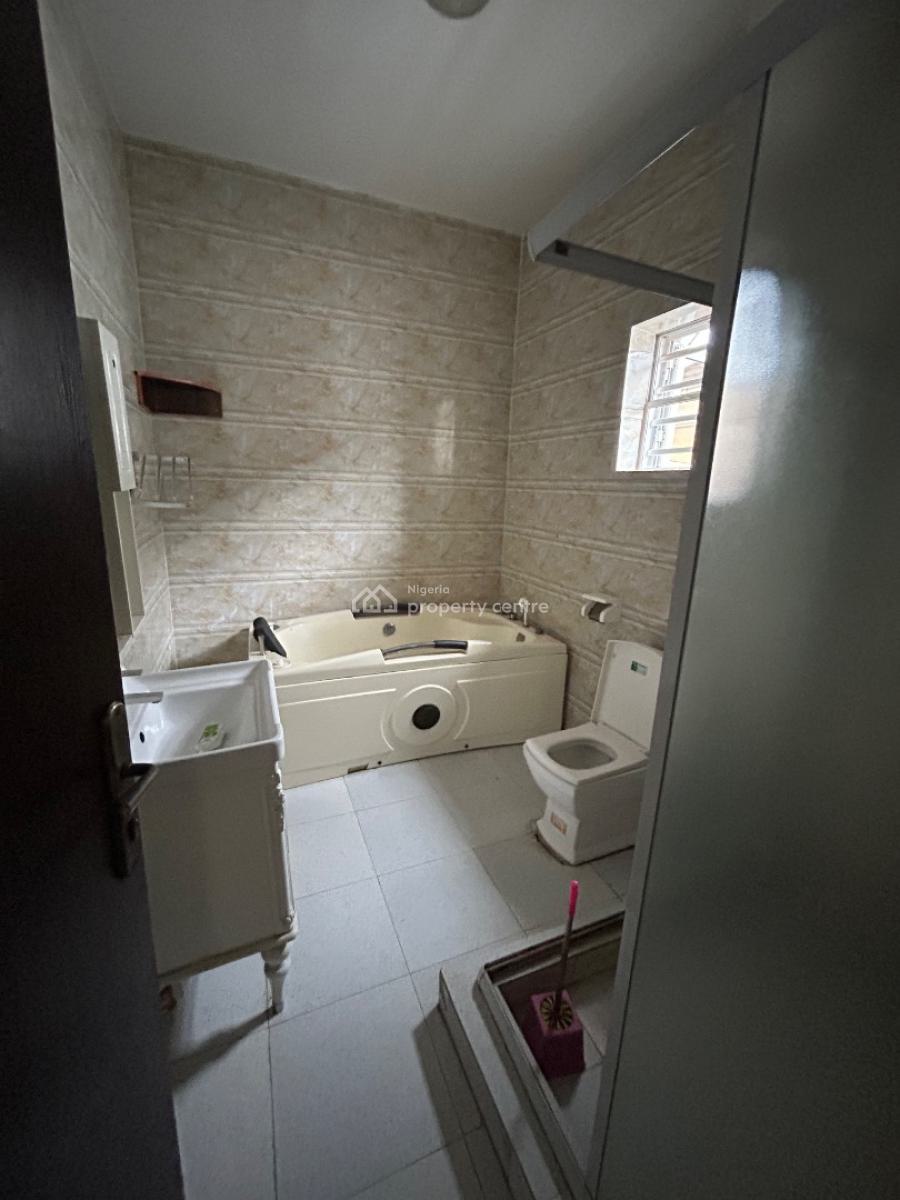 Well Maintained Spacious Master Bedroom Selfcon with Shared Kitchen, Bera Estate, Lekki, Lagos, Self Contain (single Rooms) for Rent