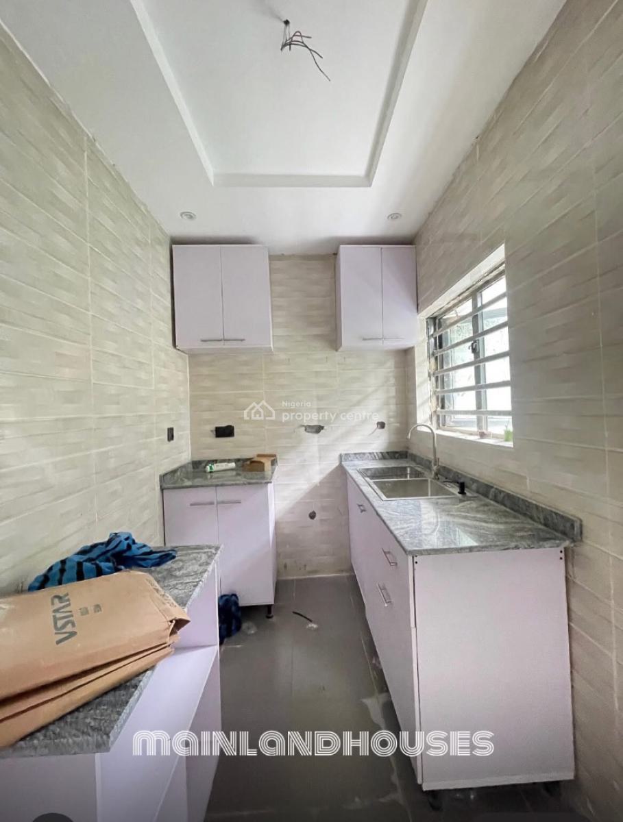 a Luxury Spacious 2 Bedroom with Car Park, Heater in a Prime Location, Surulere, Lagos, Flat / Apartment for Sale