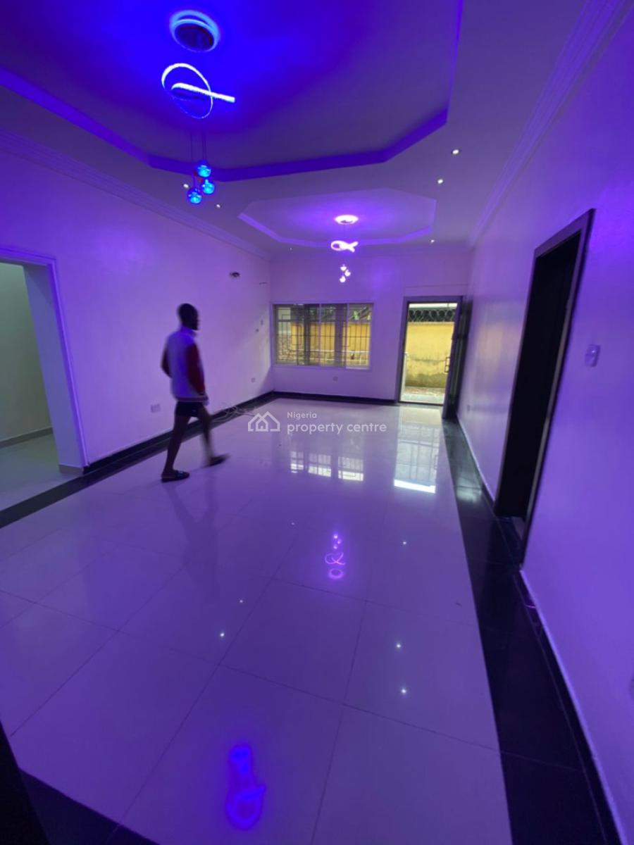 Self Serviced Two (2) Bedroom Apartment No Bq, Lekki Phase 1, Lekki, Lagos, Flat / Apartment for Rent