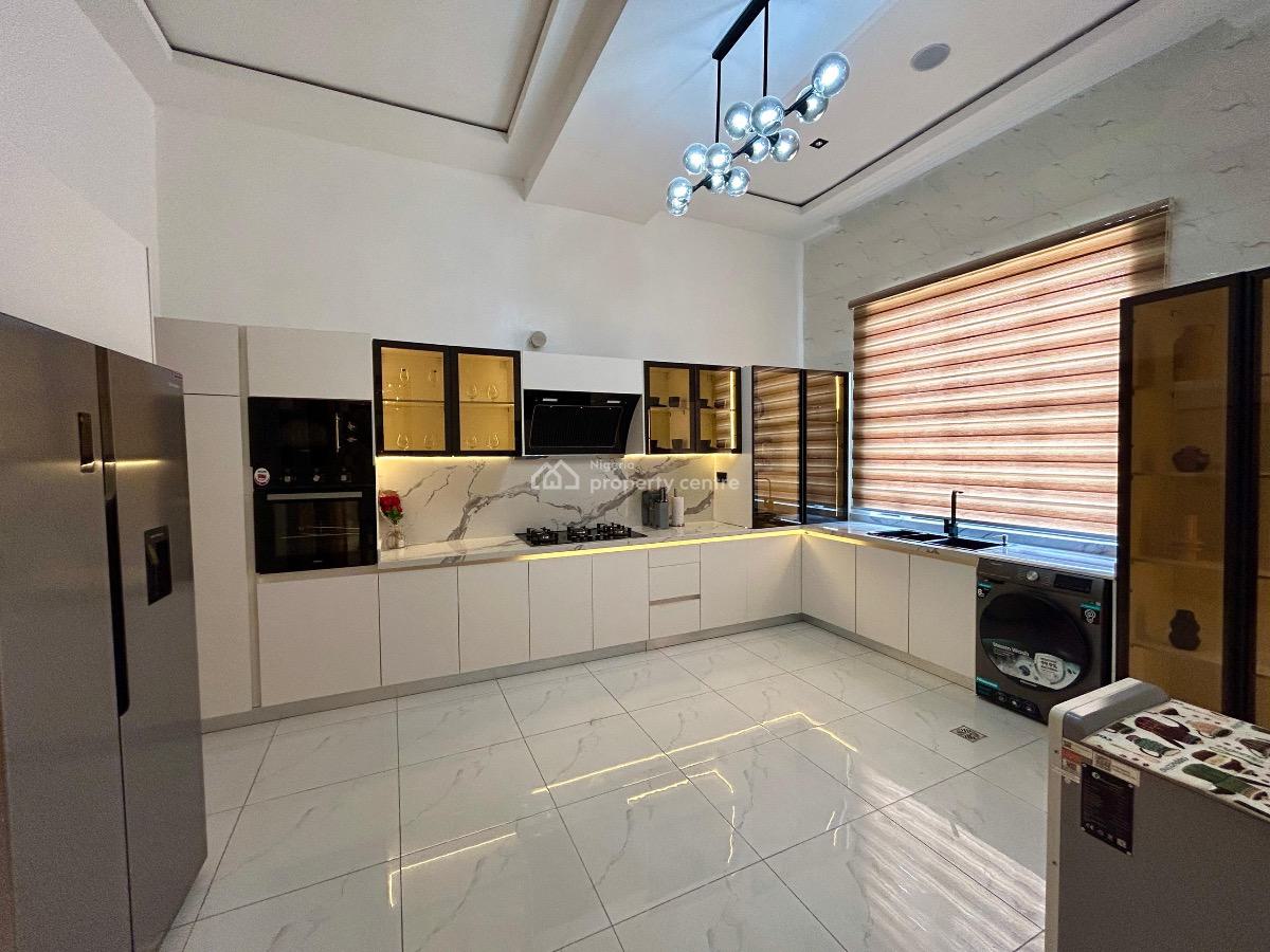 Beautiful 4bedroom Apartment Available for Immediate Check-in!!!, Lekki Phase 1, Lekki, Lagos, Flat / Apartment Short Let