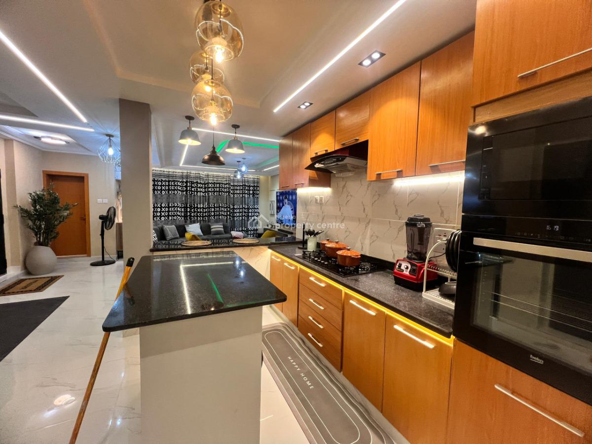 Fully Furnished 3 Bedroom Apartment, Iponri, Surulere, Surulere, Lagos, Flat / Apartment Short Let
