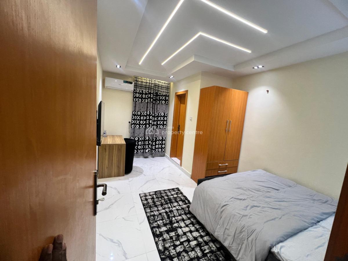 Fully Furnished 3 Bedroom Apartment, Iponri, Surulere, Surulere, Lagos, Flat / Apartment Short Let