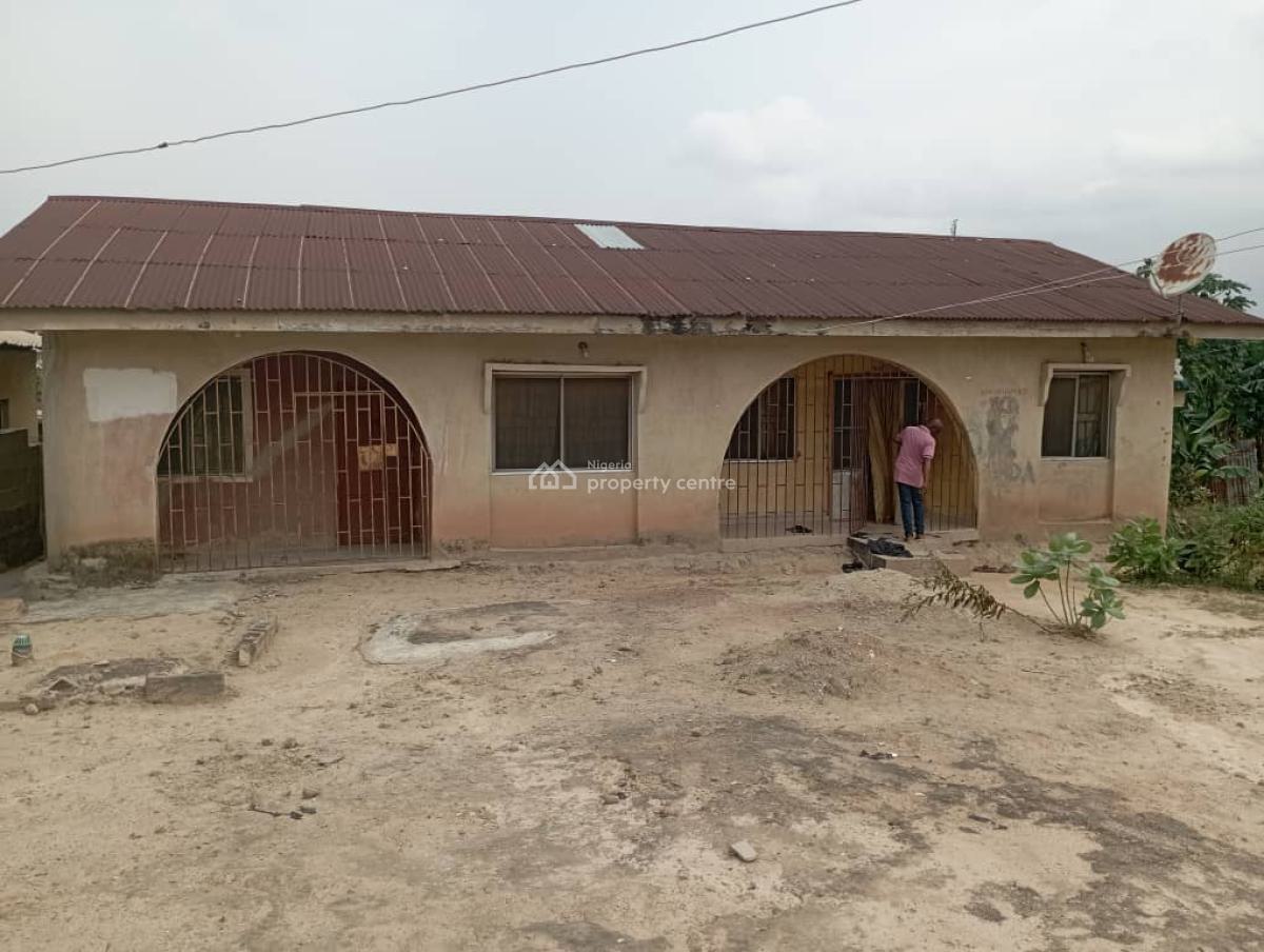 House, Close Proximity to Benson Garage, Ikorodu, Lagos, Detached Bungalow for Sale