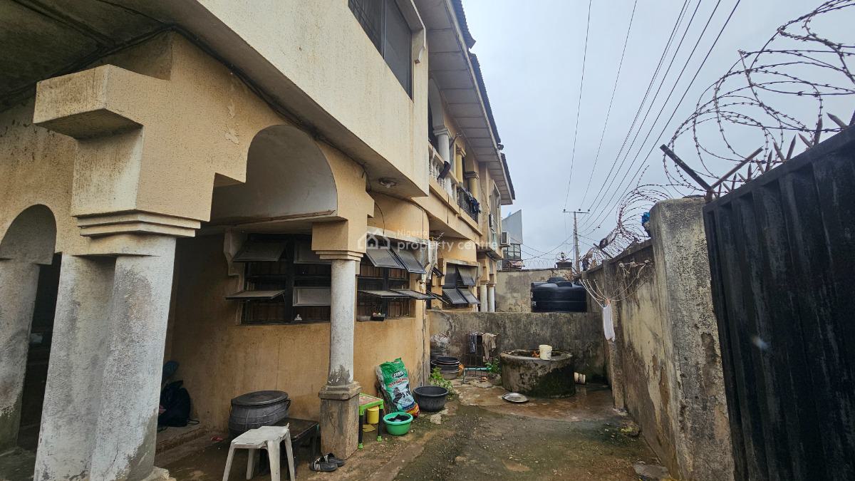 Strategically Located 8unit of 2bedroom Flat on 600sqm Land, Irawo, Kosofe, Lagos, Block of Flats for Sale