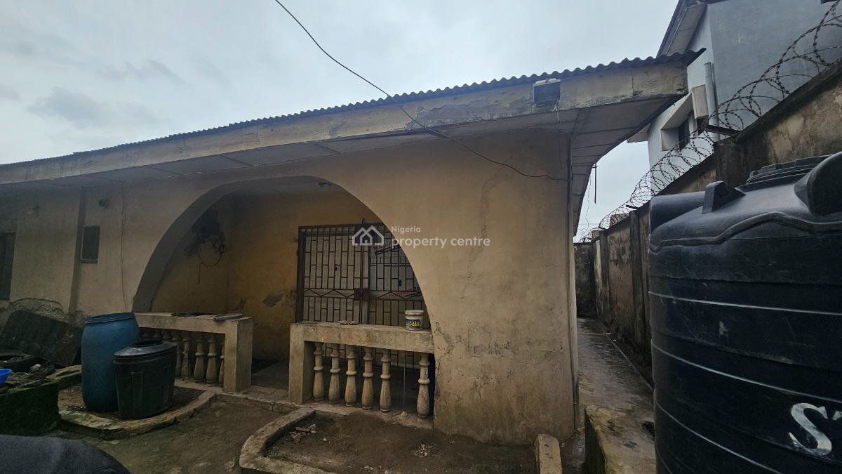 Strategically Located 8unit of 2bedroom Flat on 600sqm Land, Irawo, Kosofe, Lagos, Block of Flats for Sale