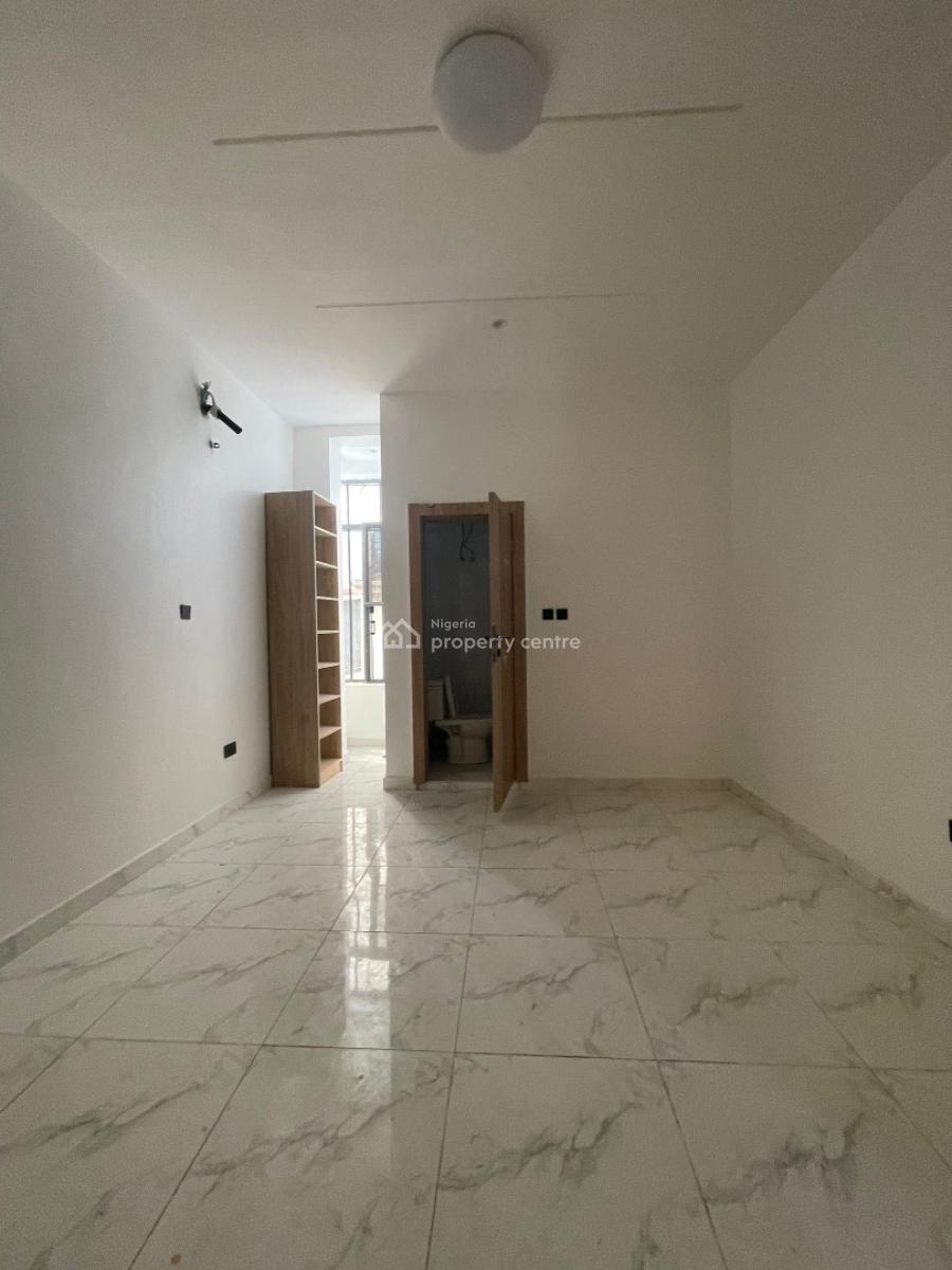 Exquisite 2 Bedroom Apartment with Pool and Gym in a Well Secured, Ologolo, Ologolo, Lekki, Lagos, Block of Flats for Sale