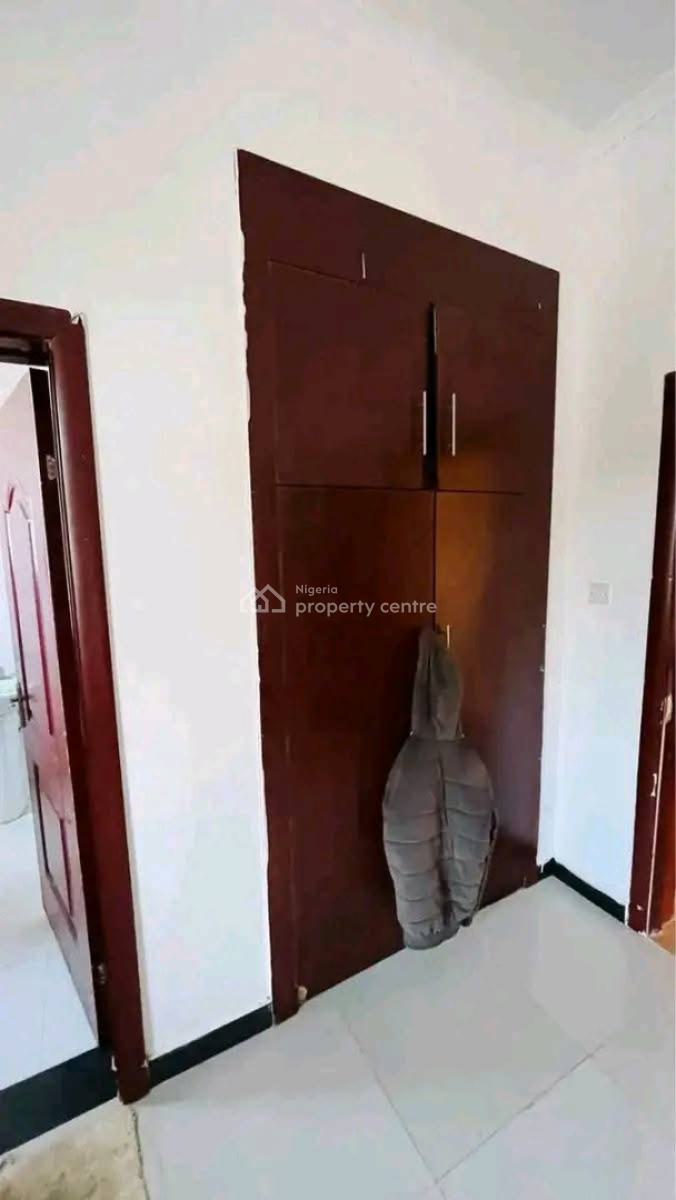 1 Room Self Contain Apartment, Yaba, Lagos, Flat / Apartment Short Let