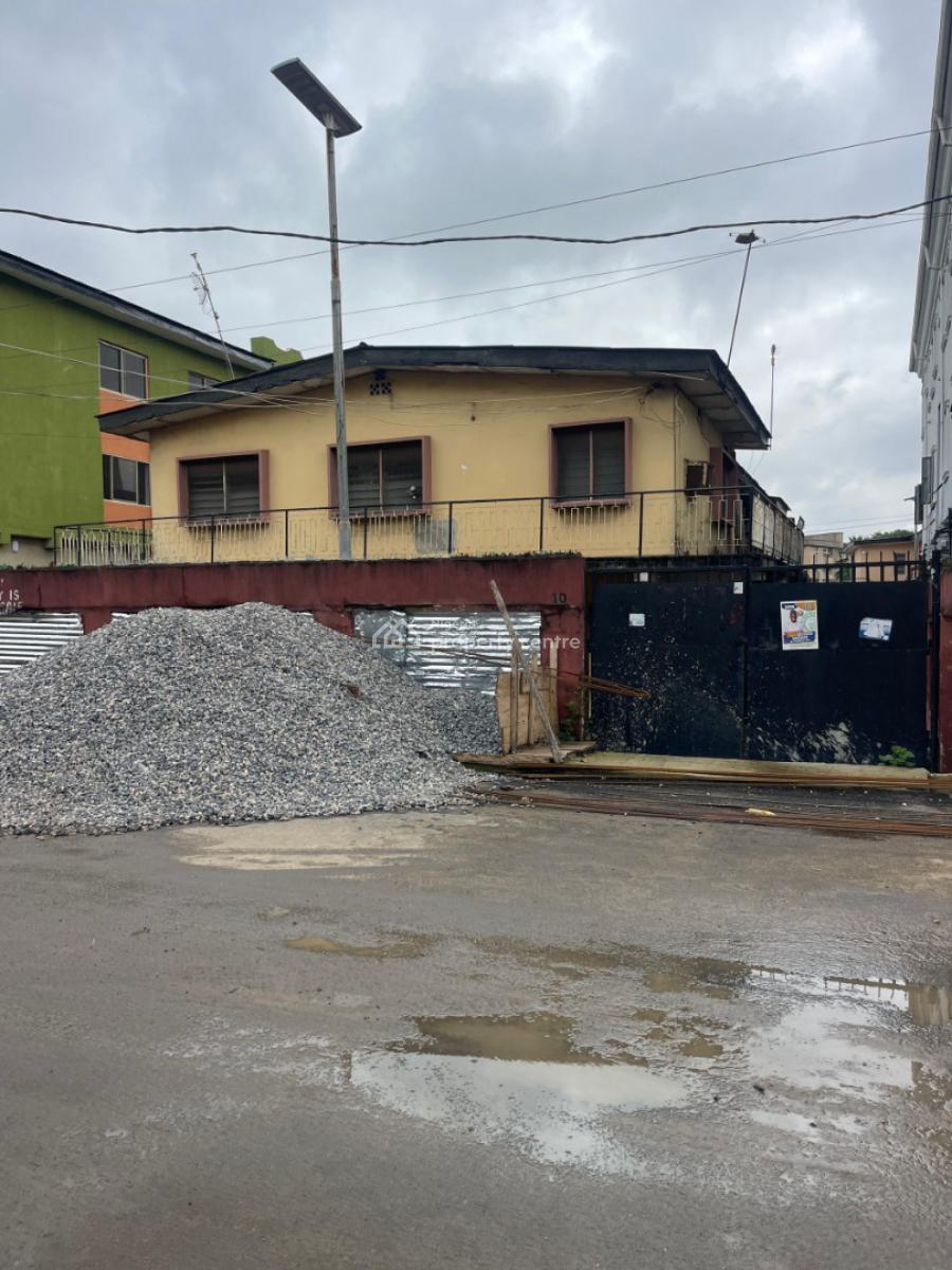 House, 4 Units of 3 Bedroom Apartment in a Well Residential Area, Surulere, Lagos, Block of Flats for Sale