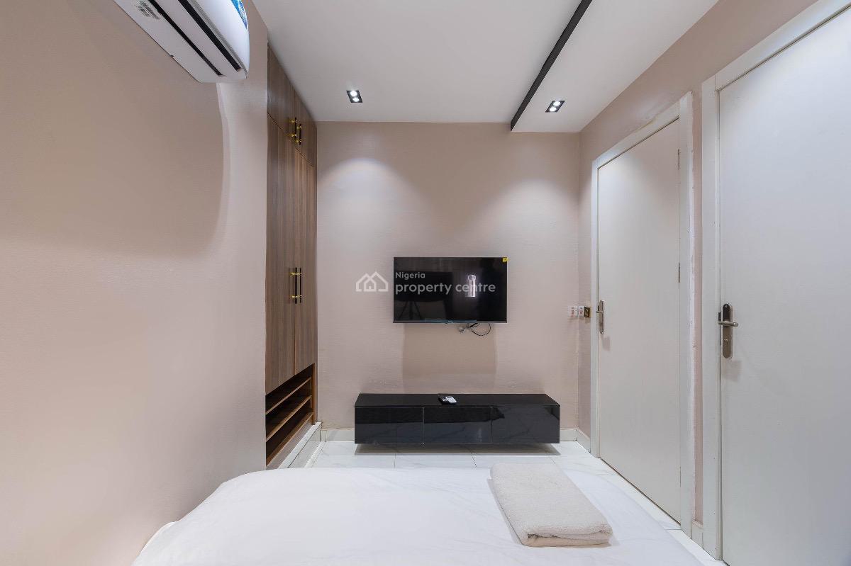 Luxury 3 Bedroom with Pool, Ps5 & Equipped Kitchen, Perfect for Pictures, Ikate, Lekki, Lagos, Flat / Apartment Short Let