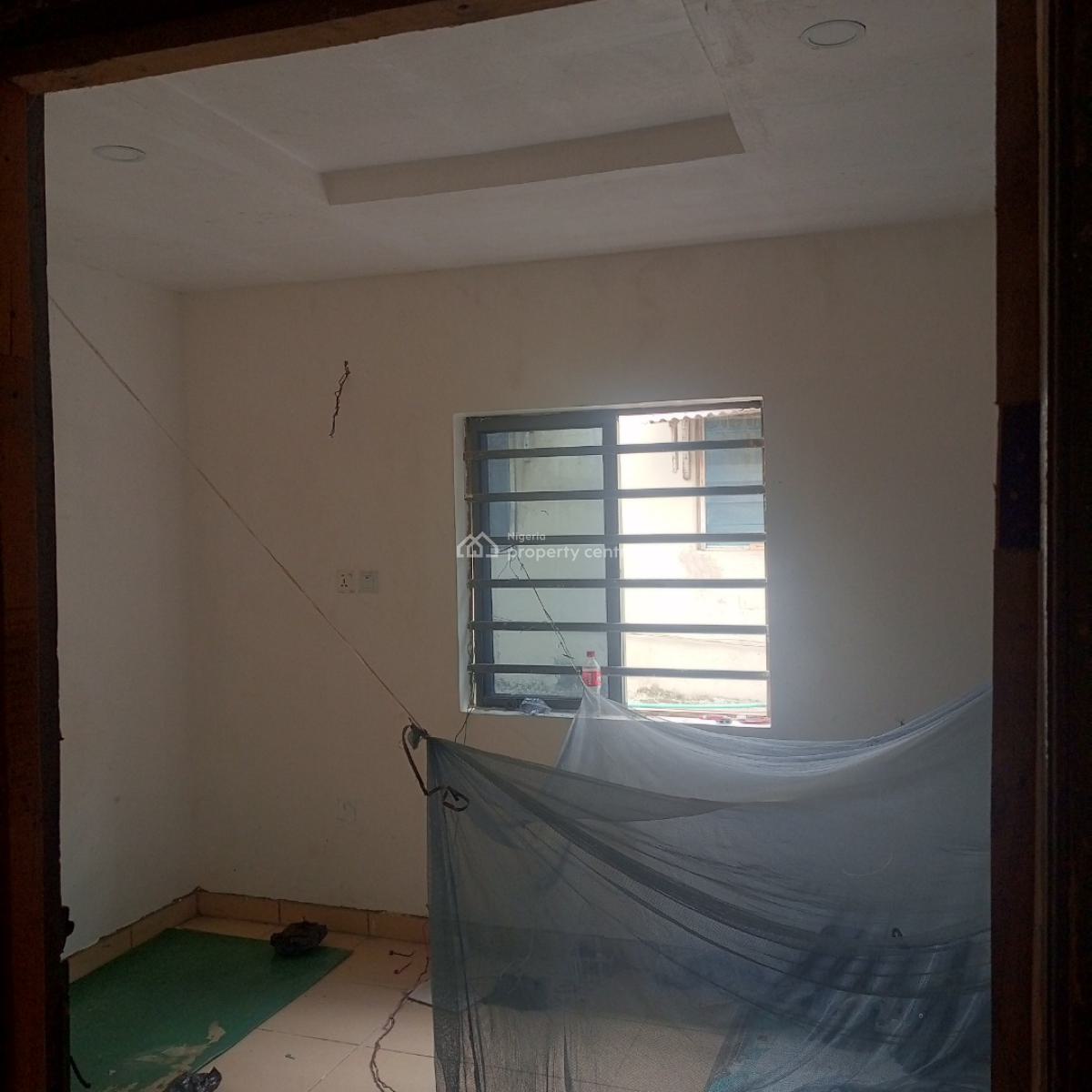 Newly Renovated 2 Bedroom Flat, Off Ishaga Road, Ojuelegba, Surulere, Lagos, Flat / Apartment for Rent