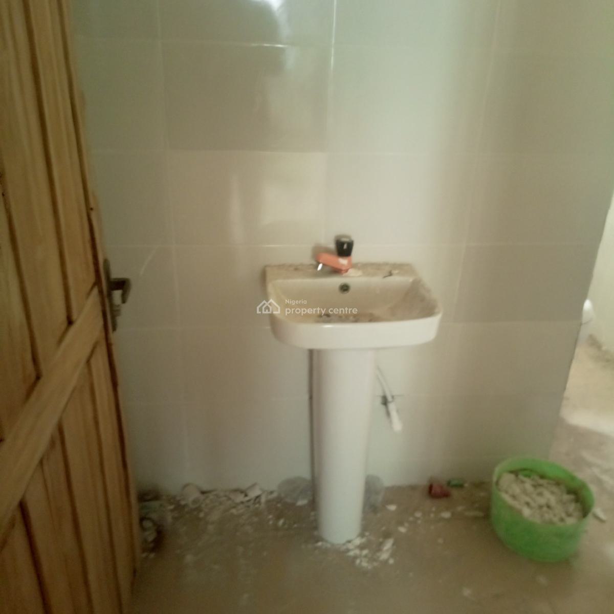 Newly Renovated 2 Bedroom Flat, Off Ishaga Road, Ojuelegba, Surulere, Lagos, Flat / Apartment for Rent