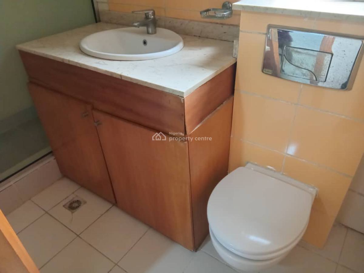 Spacious and Well Maintained 3 Bedroom Flat with a Room Service, Ikoyi, Lagos, House for Rent