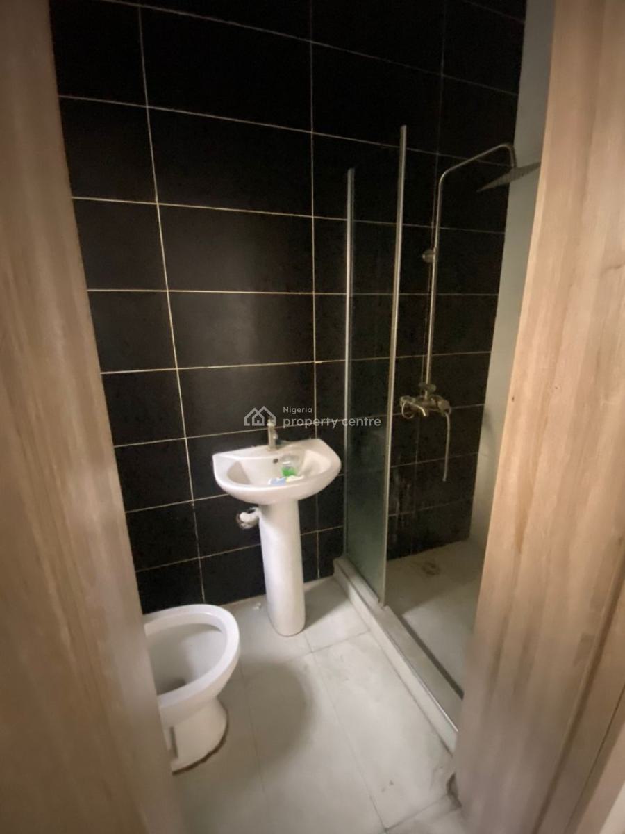 Neatly Used 2 Bedroom Apartment, Agungi, Lekki, Lagos, Flat / Apartment for Rent
