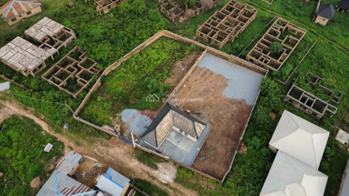 Elebu/ibadan -- Shops with Land -- N20m, New Vista Estate / Elebu, Challenge, Ibadan, Oyo, Mixed-use Land for Sale