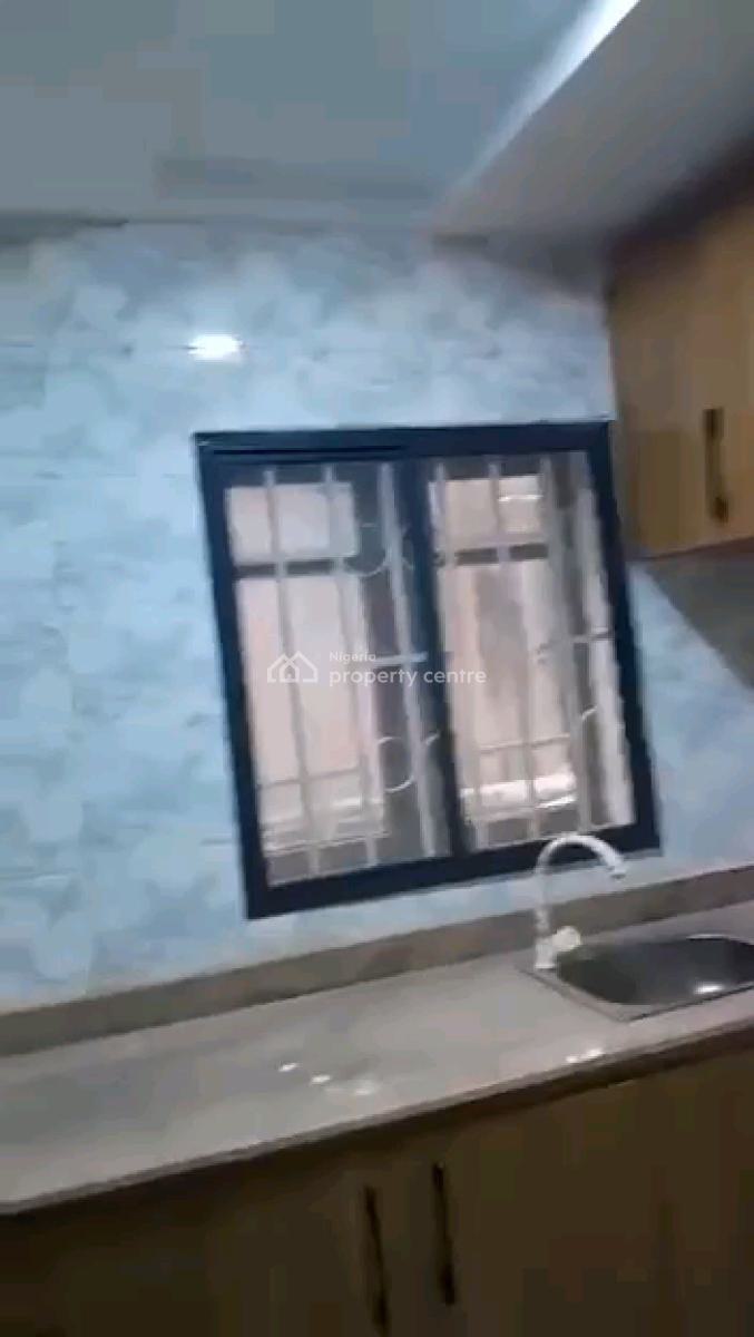 a Relatively New and Standard 2bedroom Apartment, Groundfloor, Lawanson, Surulere, Lagos, Flat / Apartment for Rent