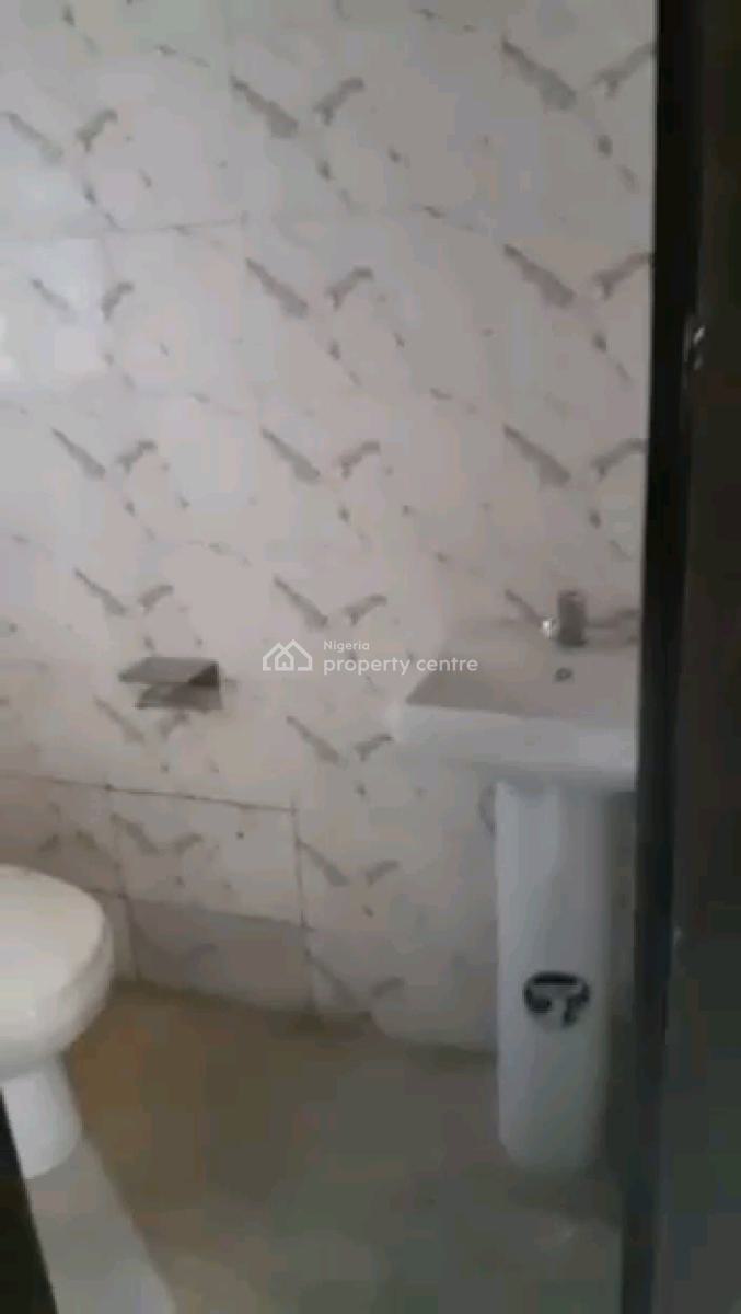a Relatively New and Standard 2bedroom Apartment, Groundfloor, Lawanson, Surulere, Lagos, Flat / Apartment for Rent