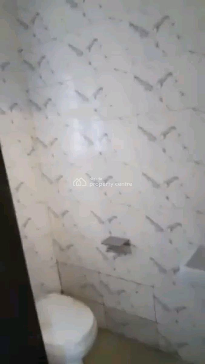 a Relatively New and Standard 2bedroom Apartment, Groundfloor, Lawanson, Surulere, Lagos, Flat / Apartment for Rent