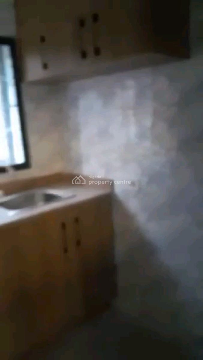 a Relatively New and Standard 2bedroom Apartment, Groundfloor, Lawanson, Surulere, Lagos, Flat / Apartment for Rent