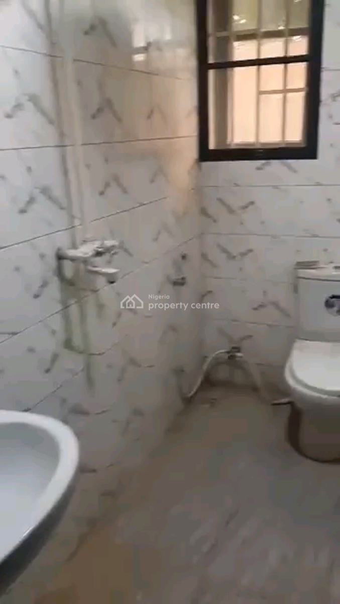 a Relatively New and Standard 2bedroom Apartment, Groundfloor, Lawanson, Surulere, Lagos, Flat / Apartment for Rent