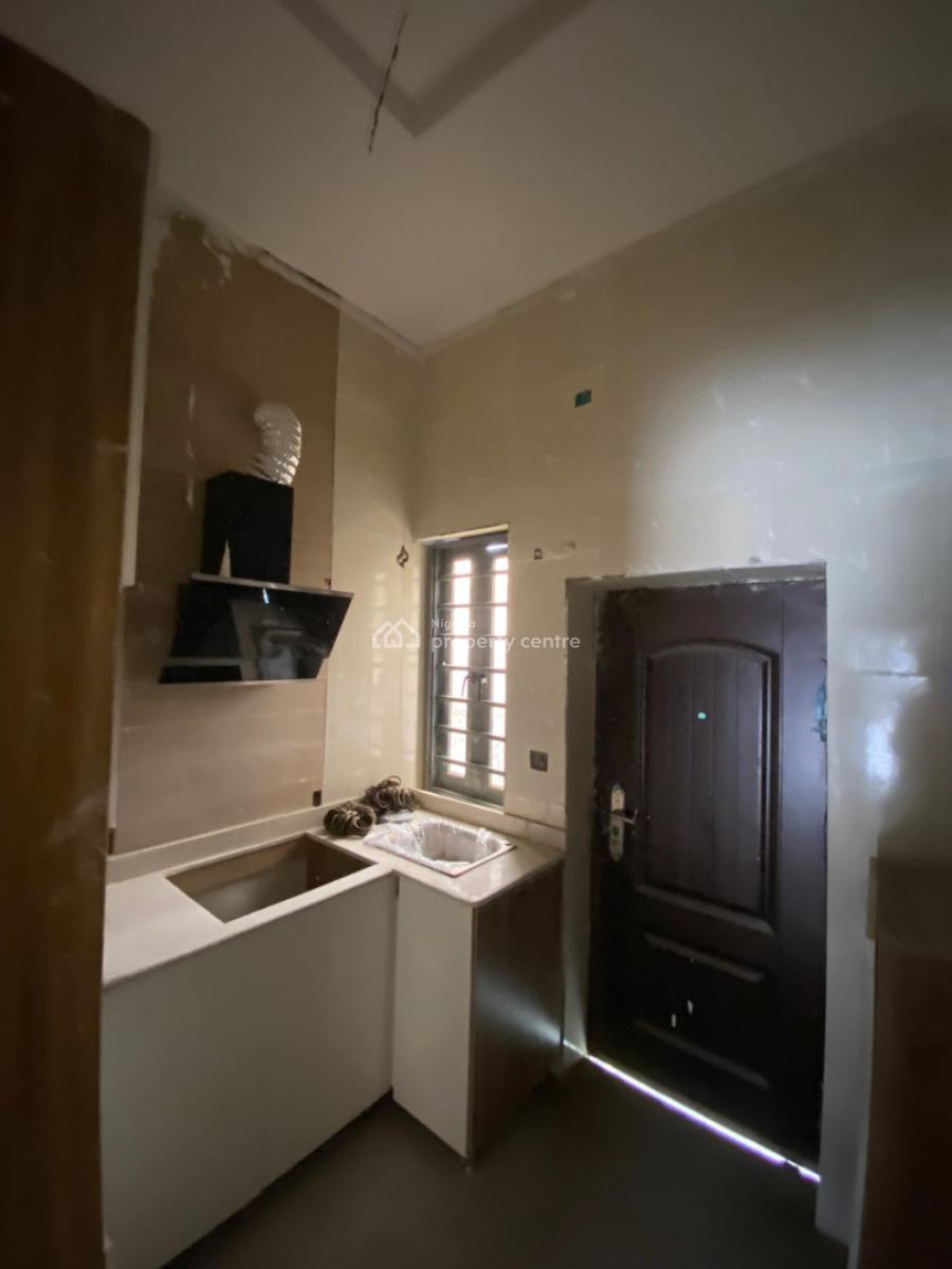 Distress 3 Bedroom Duplex, Harris Drive, Vgc, Lekki, Lagos, Terraced Duplex for Sale