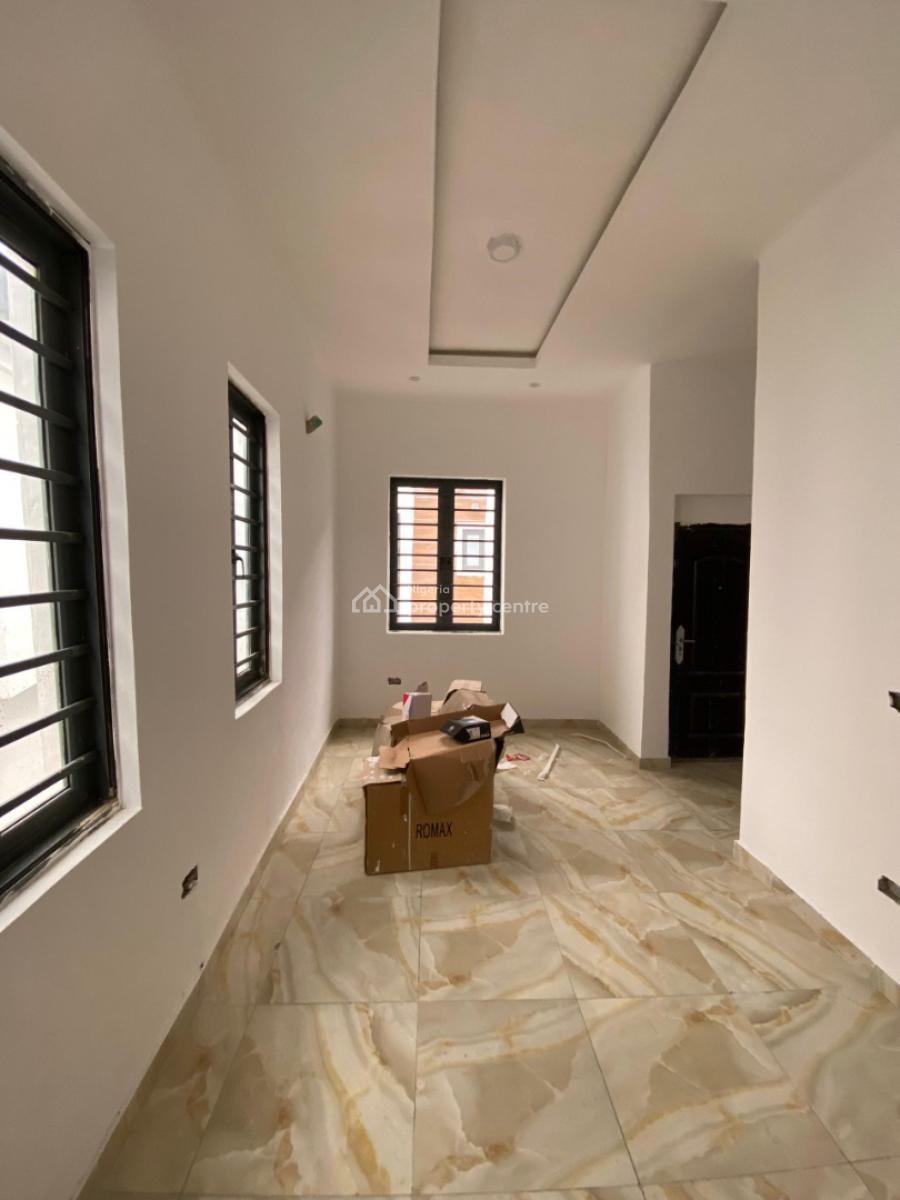 Distress 3 Bedroom Duplex, Harris Drive, Vgc, Lekki, Lagos, Terraced Duplex for Sale