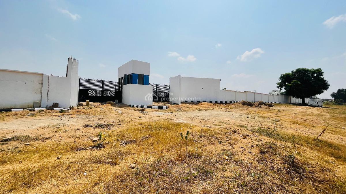 Dry Land Directly Facing Express Way, Along Abeokuta Ibadan Expressway,kila, Ibadan, Oyo, Mixed-use Land for Sale