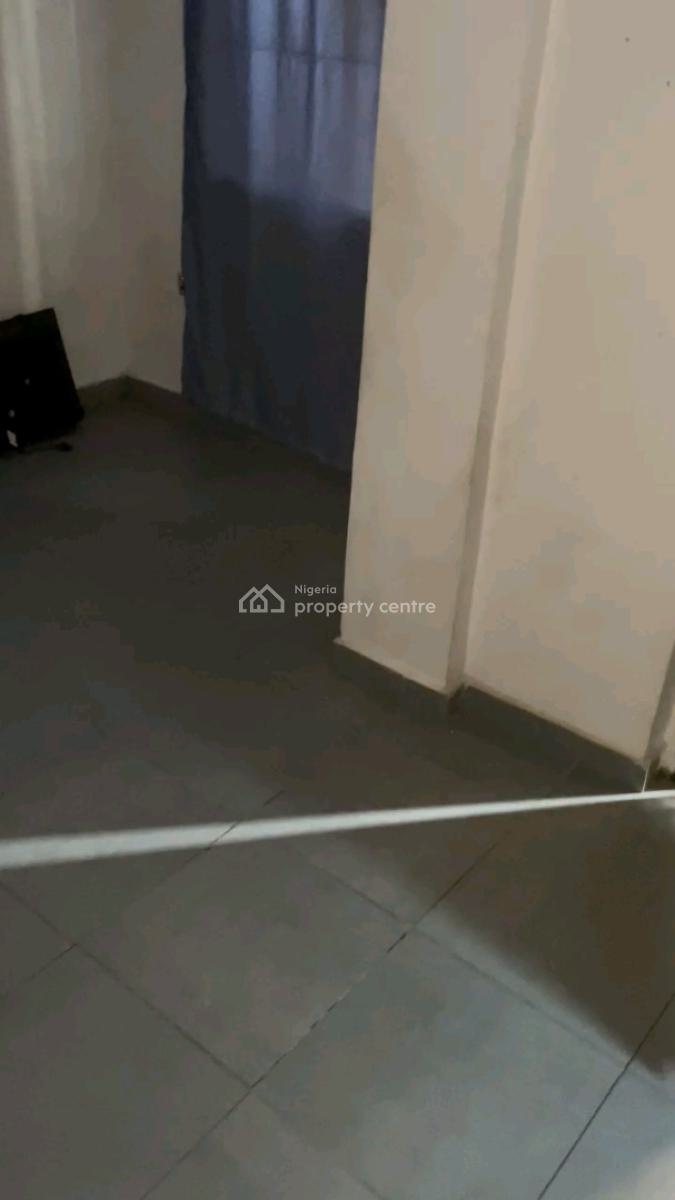 Standard and Spacious Room Self Contained, Adekunle, Yaba, Lagos, Self Contain (single Rooms) for Rent