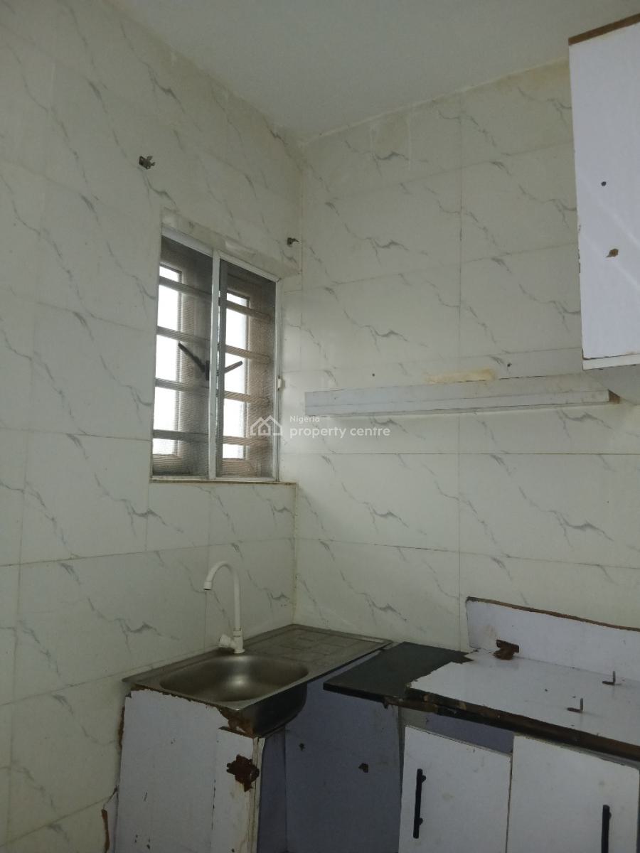 Really Fine Self, Yaba, Lagos, Self Contain (single Rooms) for Rent