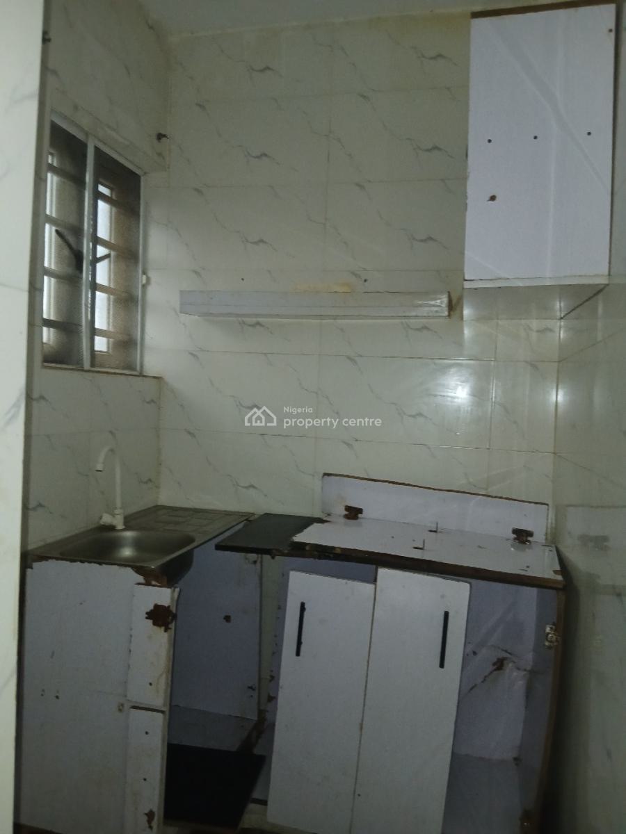 Really Fine Self, Yaba, Lagos, Self Contain (single Rooms) for Rent