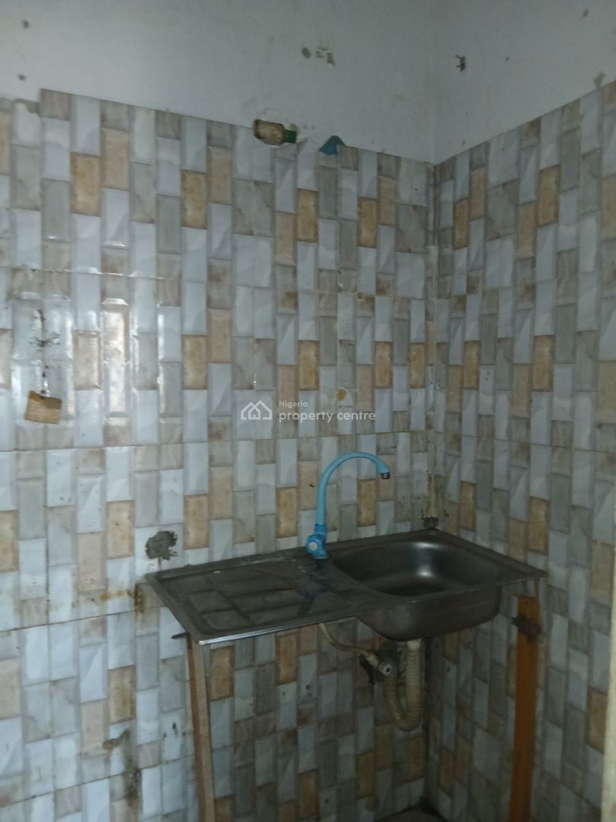 Standard Roomself, Yaba, Lagos, Self Contain (single Rooms) for Rent