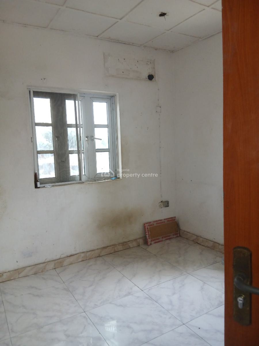 Standard Roomself, Yaba, Lagos, Self Contain (single Rooms) for Rent