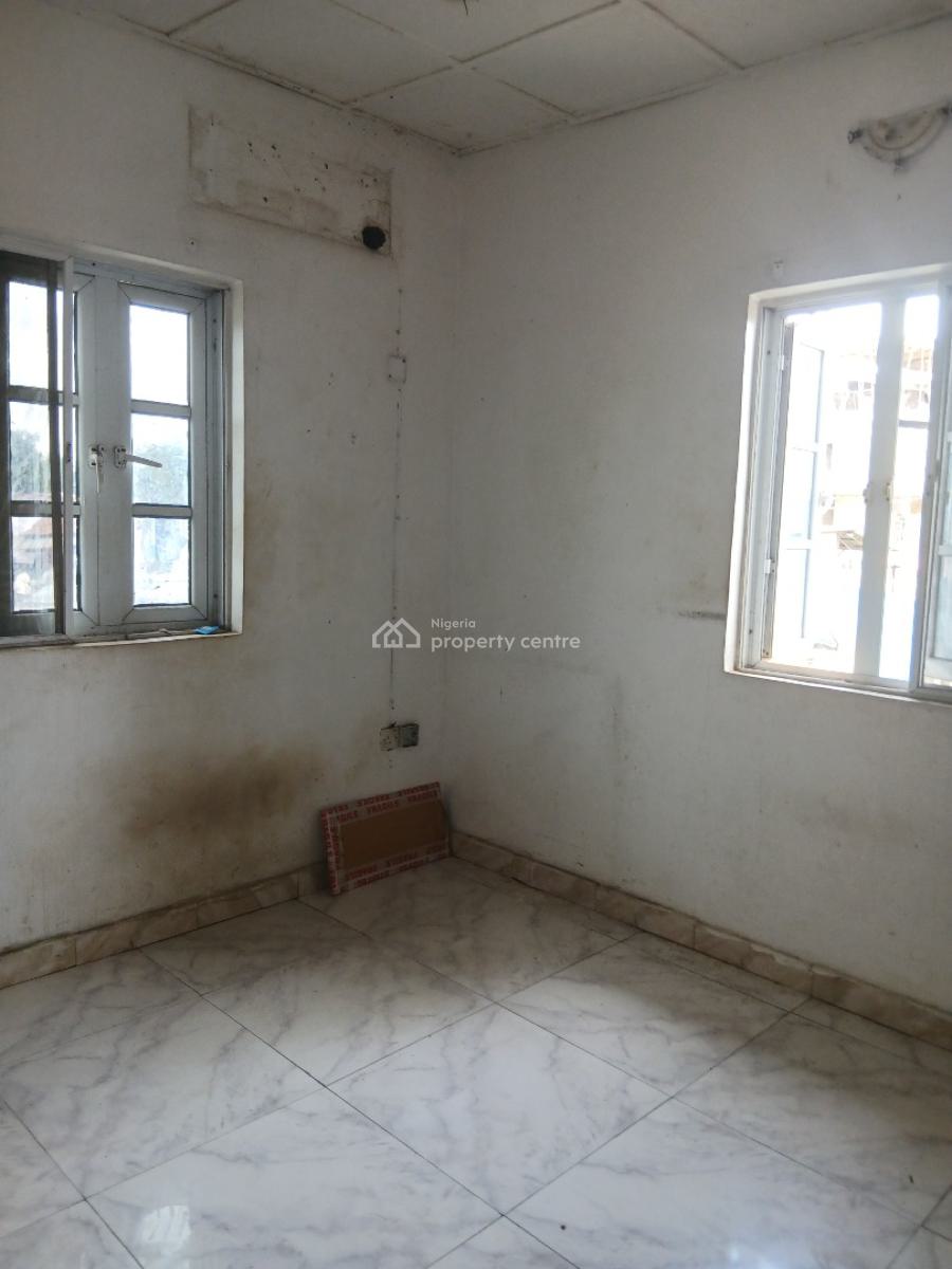 Standard Roomself, Yaba, Lagos, Self Contain (single Rooms) for Rent