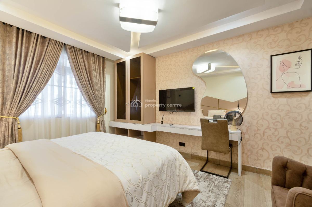 Deluxe 3 Bedroom Apartment W/waterfront Views, Ps5, Pool & More, Off Admiralty Way, Lekki Phase 1, Lekki, Lagos, Flat / Apartment Short Let
