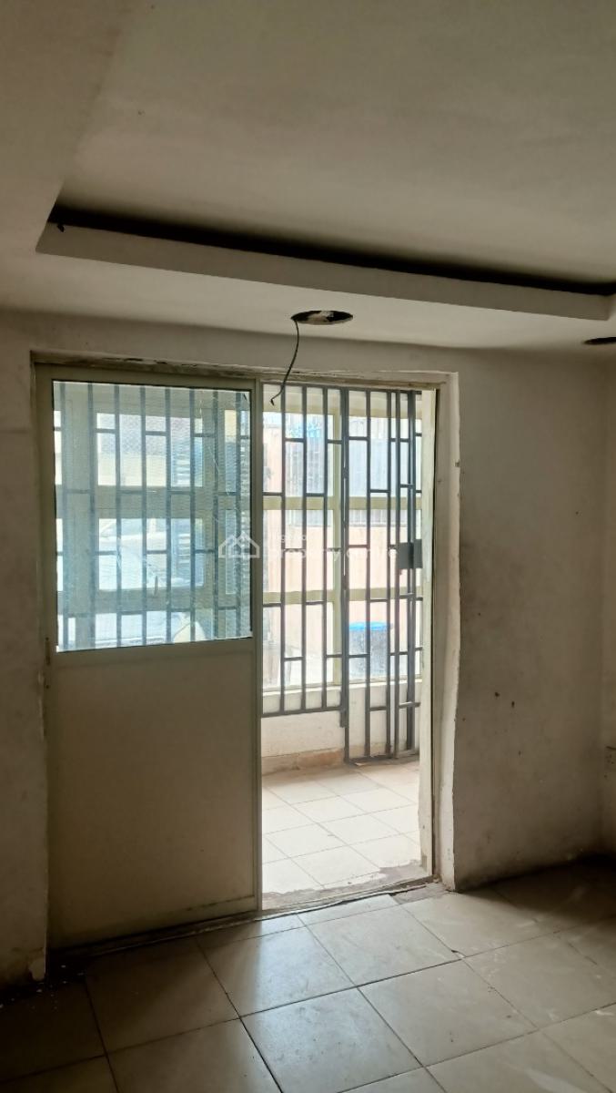 4 Rooms Ground Floor Showroom, Off Toyin Street, Ikeja, Lagos, Shop for Rent