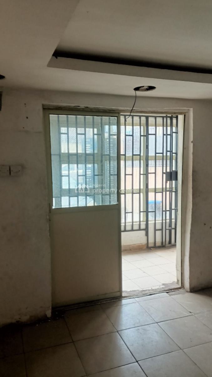 4 Rooms Ground Floor Showroom, Off Toyin Street, Ikeja, Lagos, Shop for Rent