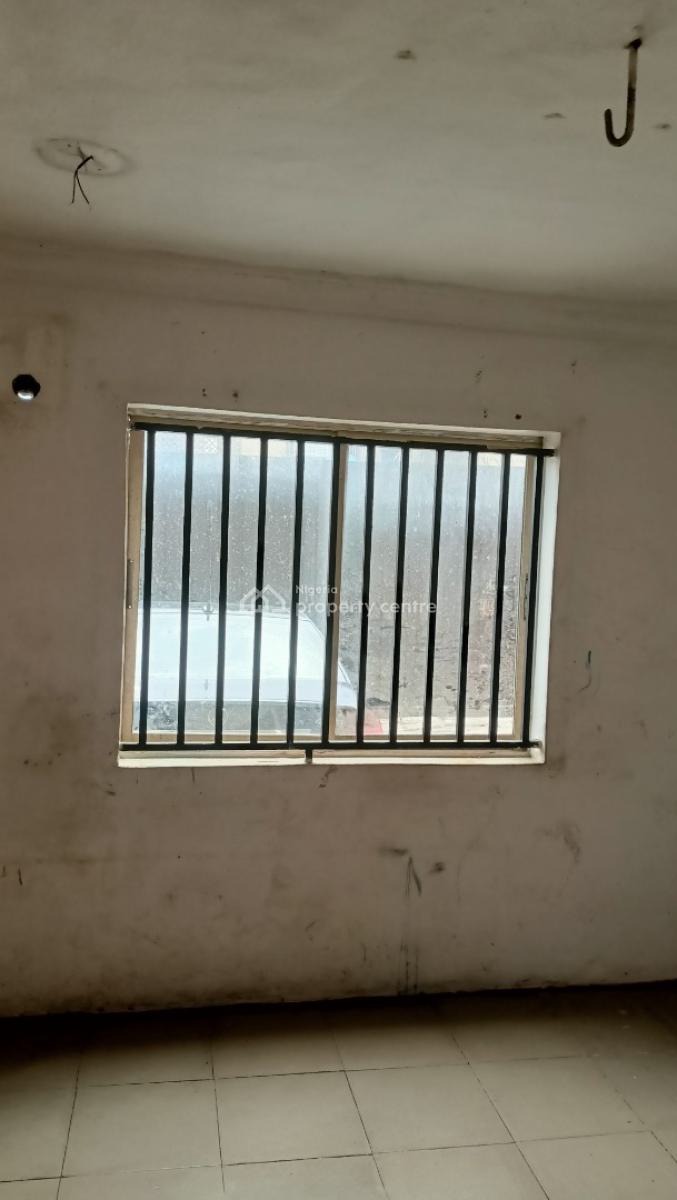 4 Rooms Ground Floor Showroom, Off Toyin Street, Ikeja, Lagos, Shop for Rent