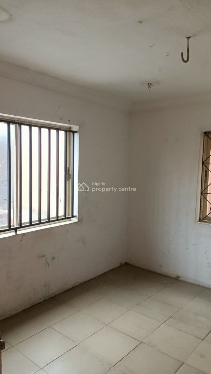 4 Rooms Ground Floor Showroom, Off Toyin Street, Ikeja, Lagos, Shop for Rent