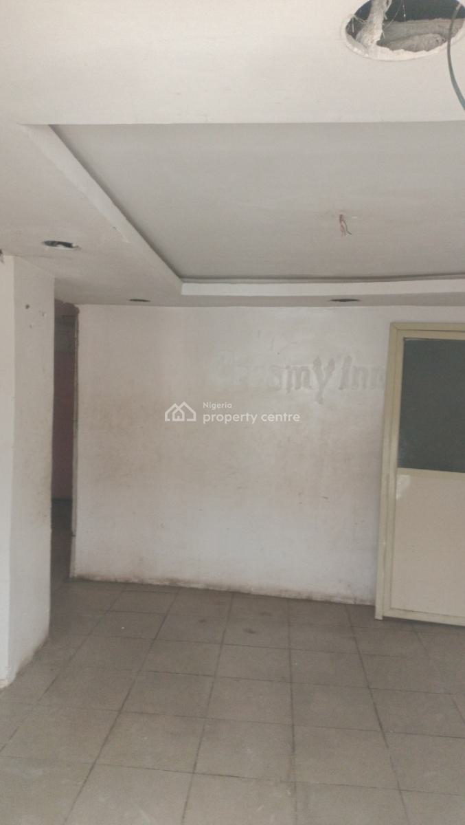 4 Rooms Ground Floor Showroom, Off Toyin Street, Ikeja, Lagos, Shop for Rent