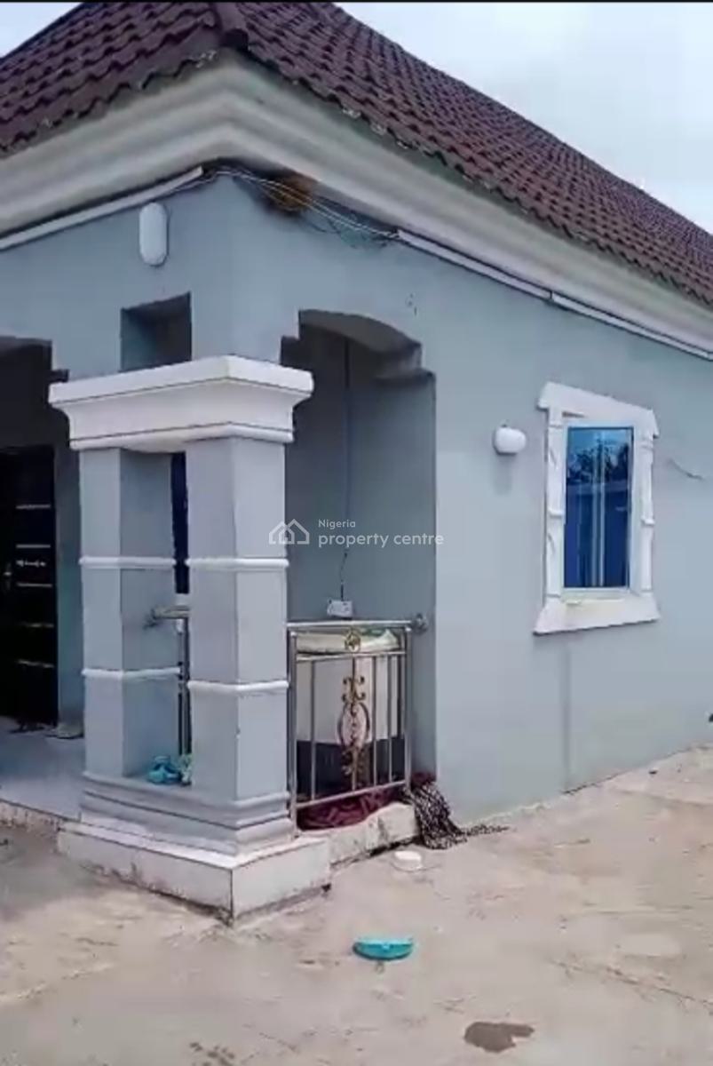 Distress Standard 3bdrm Flat and 2unit of 2bdrm Flat, Federal Housing Estate Oke-onitea Osogbo, Osogbo, Osun, Flat / Apartment for Sale