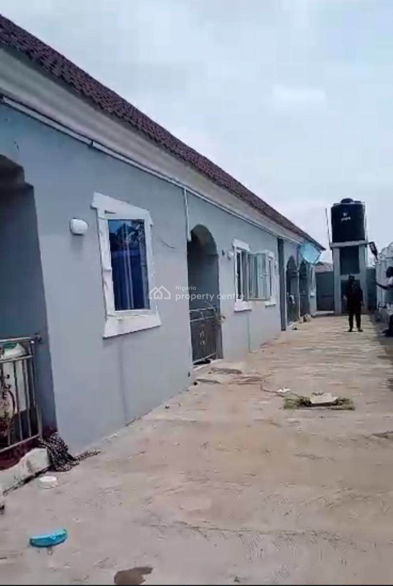 Distress Standard 3bdrm Flat and 2unit of 2bdrm Flat, Federal Housing Estate Oke-onitea Osogbo, Osogbo, Osun, Flat / Apartment for Sale