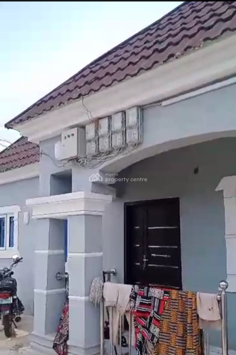 Distress Standard 3bdrm Flat and 2unit of 2bdrm Flat, Federal Housing Estate Oke-onitea Osogbo, Osogbo, Osun, Flat / Apartment for Sale