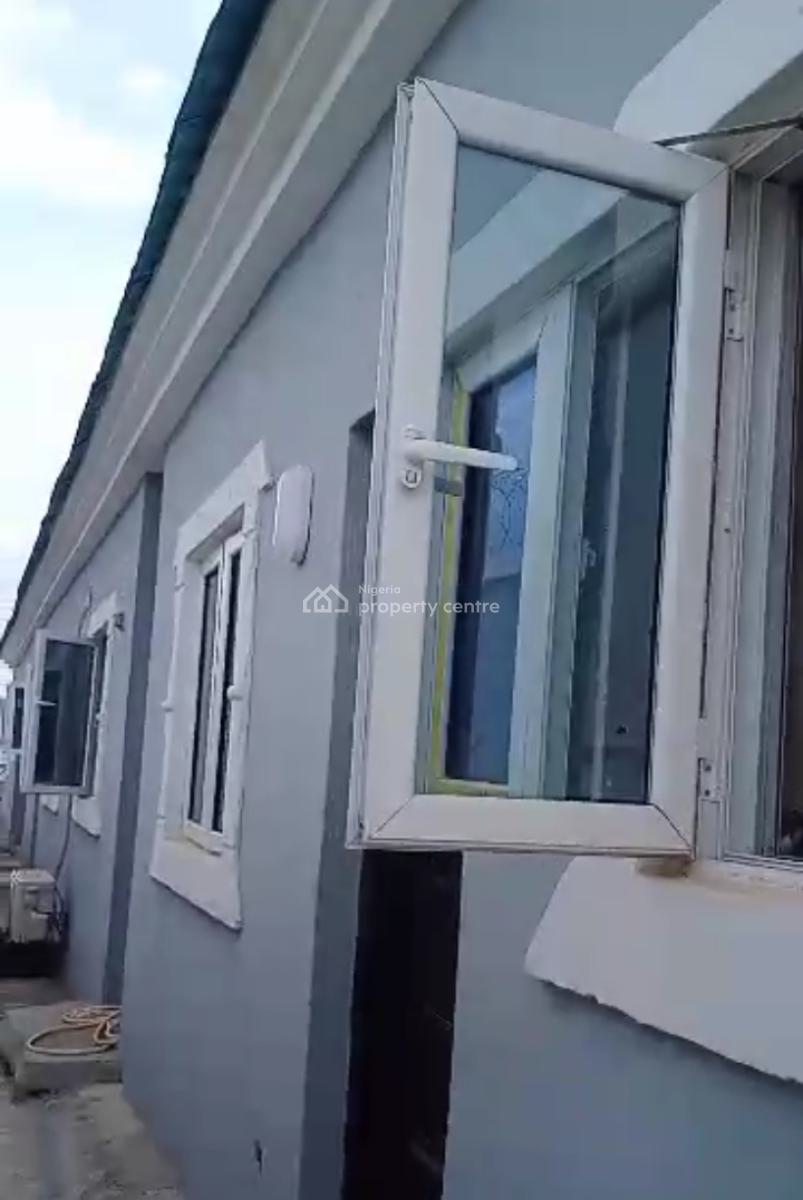Distress Standard 3bdrm Flat and 2unit of 2bdrm Flat, Federal Housing Estate Oke-onitea Osogbo, Osogbo, Osun, Flat / Apartment for Sale