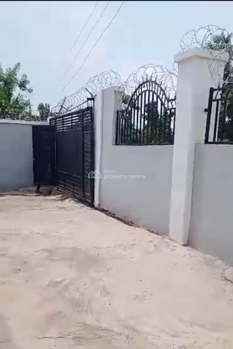 Distress Standard 3bdrm Flat and 2unit of 2bdrm Flat, Federal Housing Estate Oke-onitea Osogbo, Osogbo, Osun, Flat / Apartment for Sale