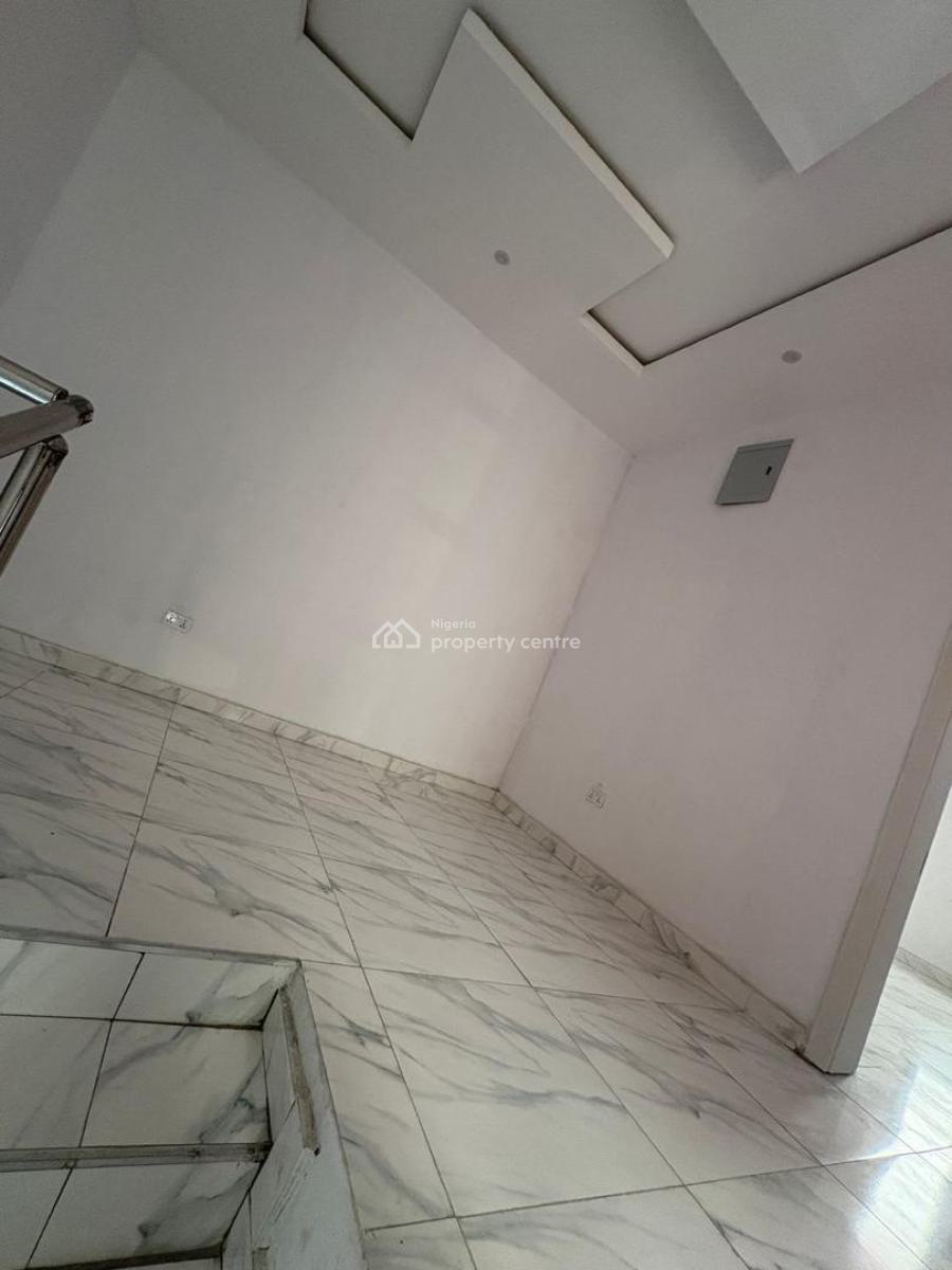 3 Bedroom Apartment  : Ikota, Lekki : 4.5m   Agency: 10, Ikota, Lekki, Lagos, Flat / Apartment for Rent