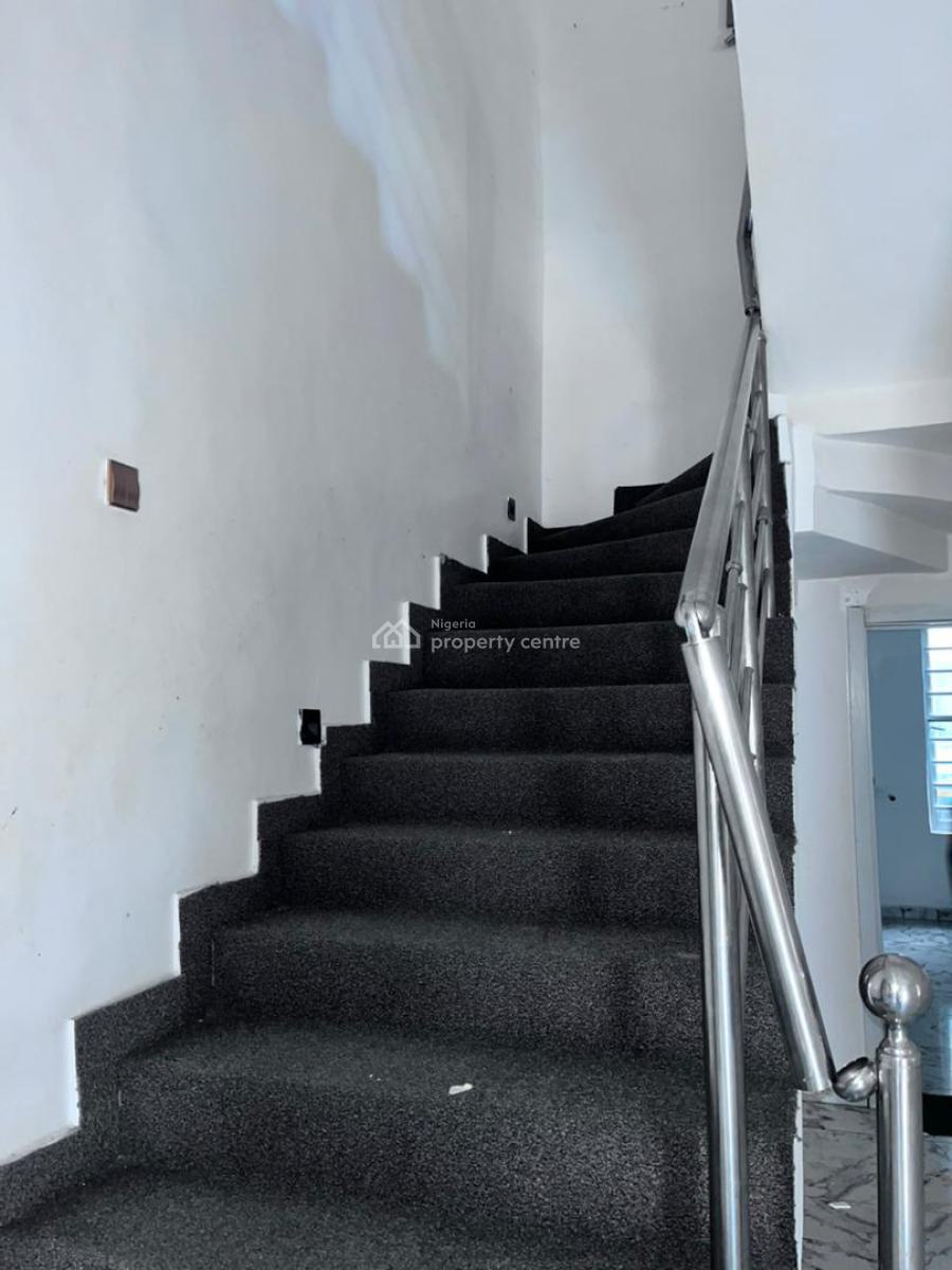 a Luxury 4 Bedrooms Duplex, Thomas Estate, Lekki Phase 2, Lekki, Lagos, Flat / Apartment for Rent