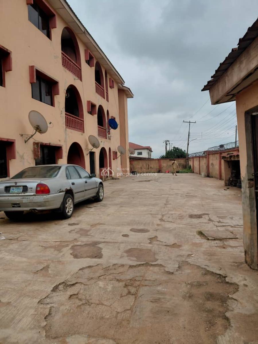 6 Flat of 3 Bedrooms in a Serene Neighborhood, Ogo Oluwa Estate, Opposite Boba, Akobo Ibadan, Akobo, Ibadan, Oyo, Block of Flats for Sale