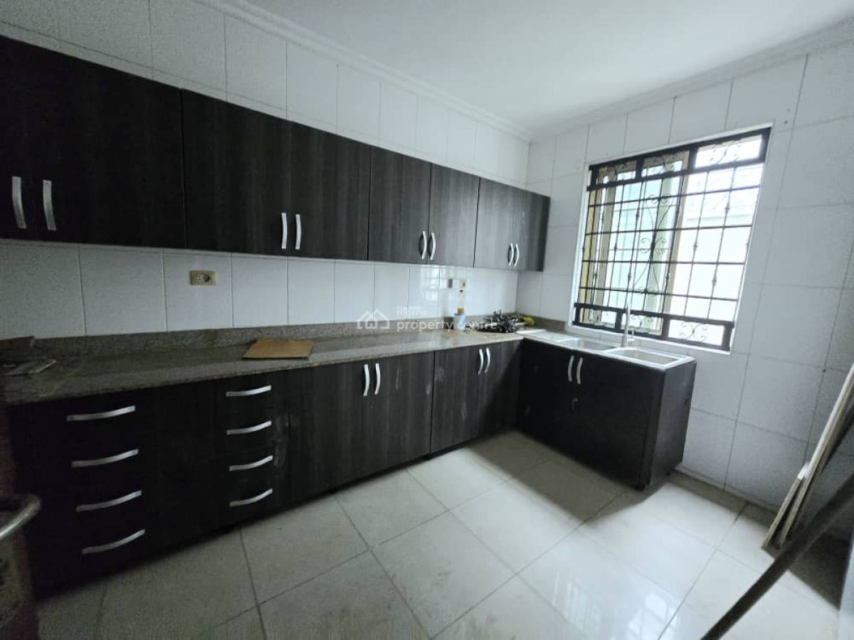 Ground Floor Lovely 2-bedroom Apartment, Lekki Phase 1, Lekki, Lagos, Flat / Apartment for Rent