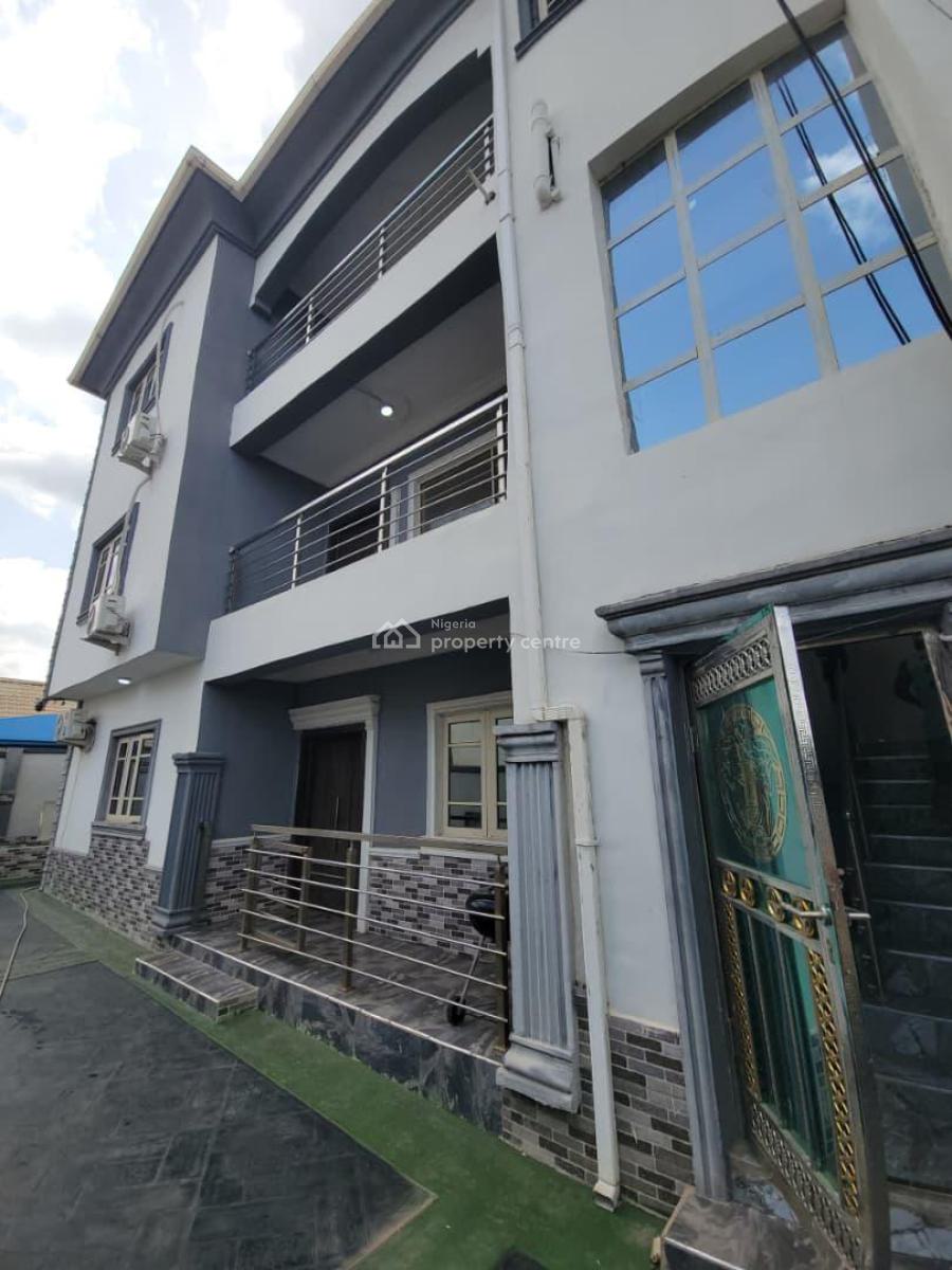3 Bedroom Semi Furnished Flat, Opposite Kolapo Ishola Gra, Akobo, Ibadan, Oyo, Flat / Apartment for Rent