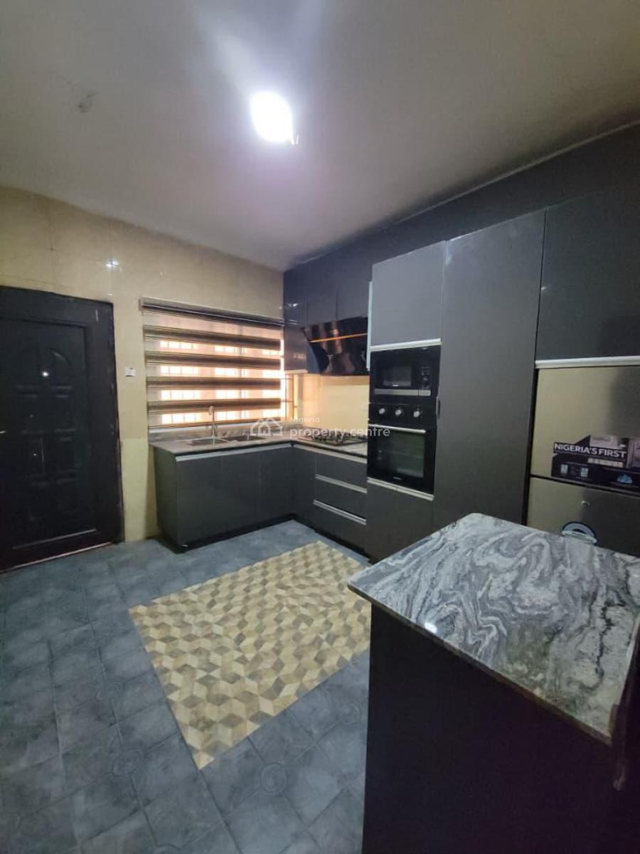 3 Bedroom Semi Furnished Flat, Opposite Kolapo Ishola Gra, Akobo, Ibadan, Oyo, Flat / Apartment for Rent