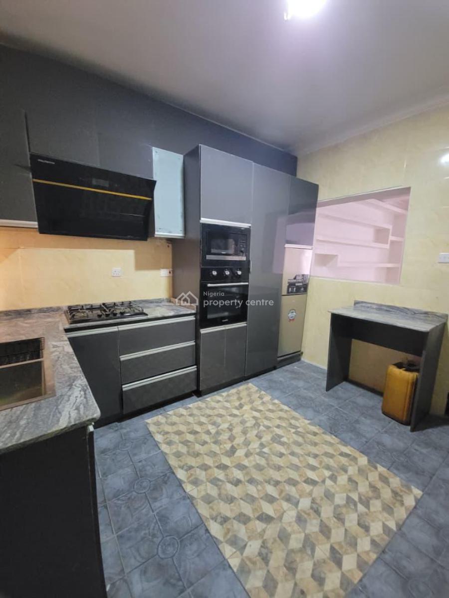 3 Bedroom Semi Furnished Flat, Opposite Kolapo Ishola Gra, Akobo, Ibadan, Oyo, Flat / Apartment for Rent
